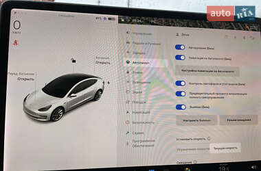 Седан Tesla Model 3 2019 в 