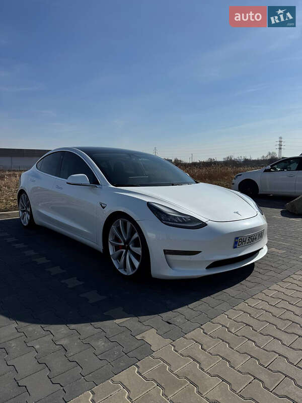 Седан Tesla Model 3 2019 в Львове