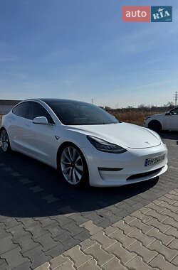 Седан Tesla Model 3 2019 в Львове