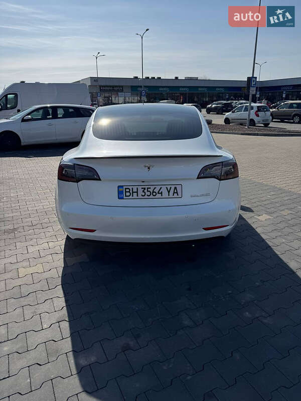 Седан Tesla Model 3 2019 в Львове