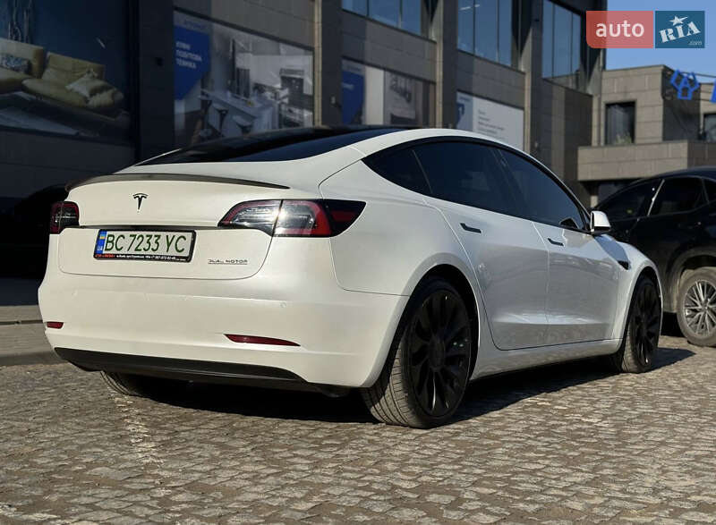 Седан Tesla Model 3 2021 в Львові