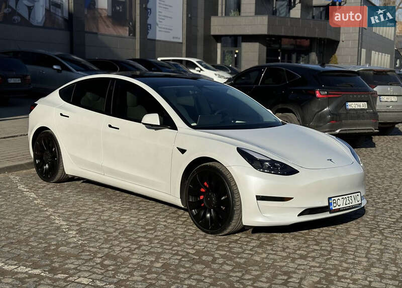 Седан Tesla Model 3 2021 в Львові