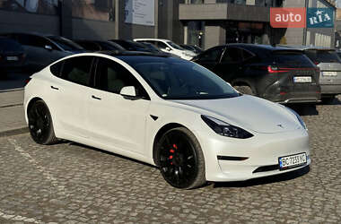 Седан Tesla Model 3 2021 в 