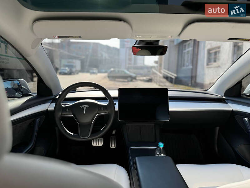 Седан Tesla Model 3 2021 в Львові