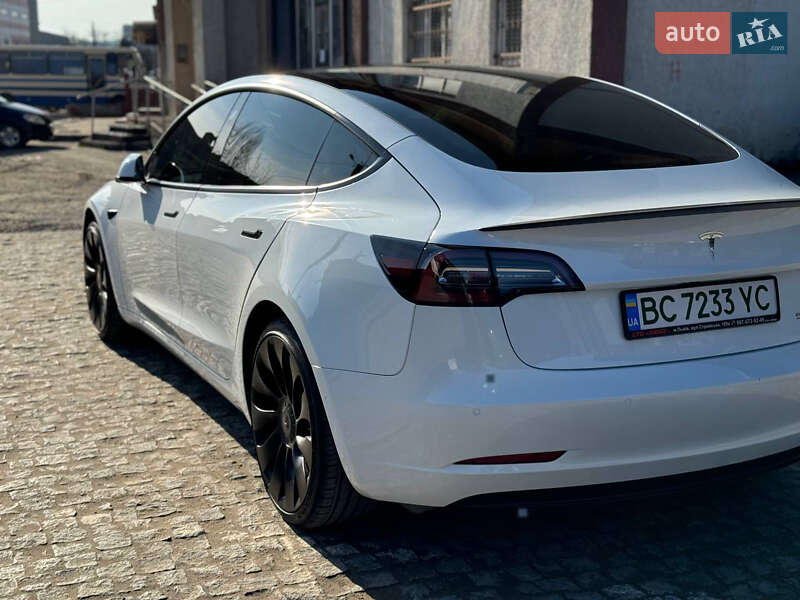 Седан Tesla Model 3 2021 в Львові