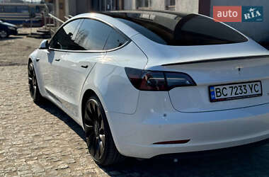 Седан Tesla Model 3 2021 в 
