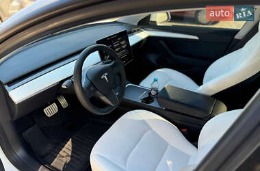 Седан Tesla Model 3 2021 в 