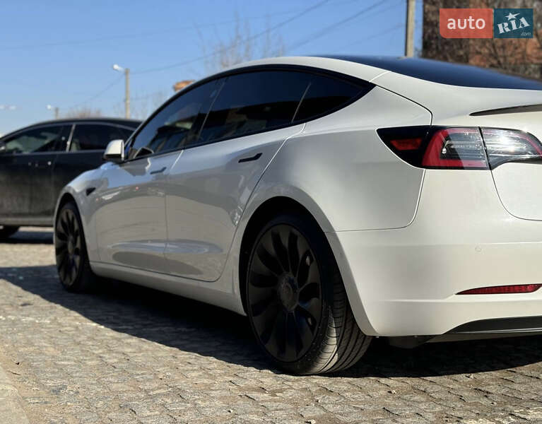 Седан Tesla Model 3 2021 в Львові
