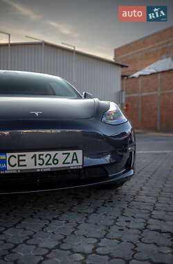 Седан Tesla Model 3 2022 в 