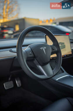 Седан Tesla Model 3 2022 в 
