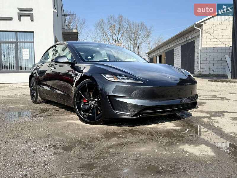 Седан Tesla Model 3 2024 в Вінниці