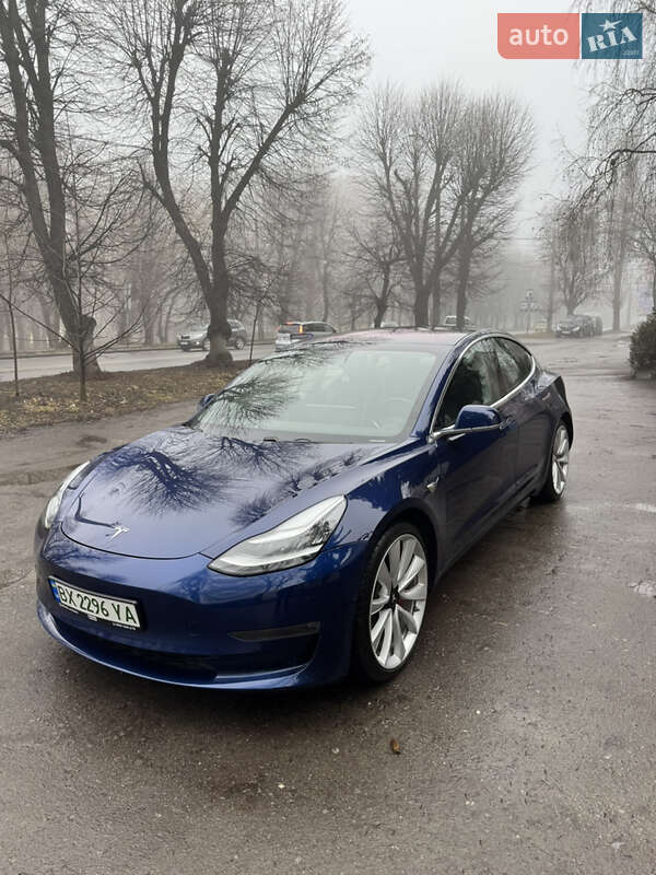 Седан Tesla Model 3 2018 в Хмельницком