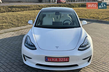 Седан Tesla Model 3 2019 в 