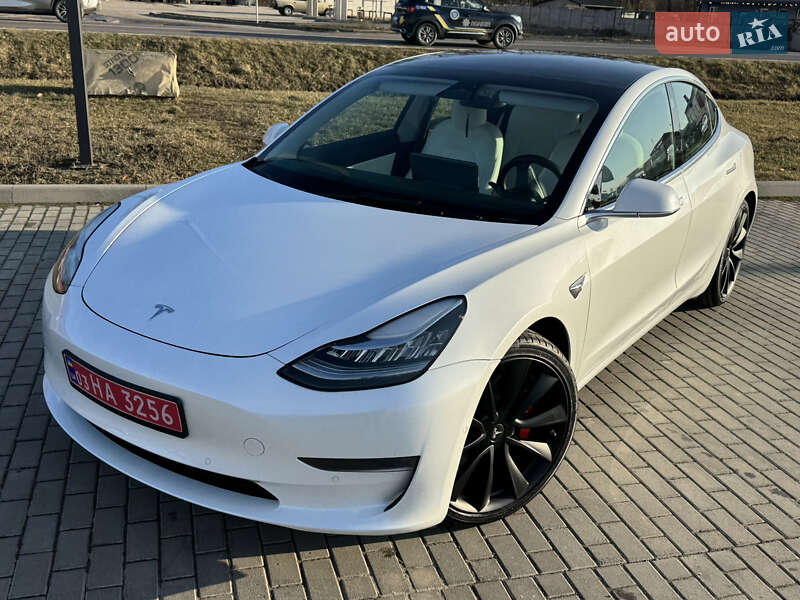Седан Tesla Model 3 2019 в 