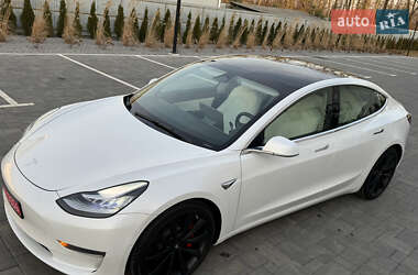 Седан Tesla Model 3 2019 в 