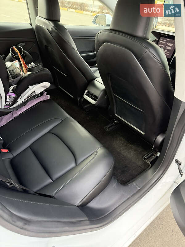 Седан Tesla Model 3 2023 в Києві