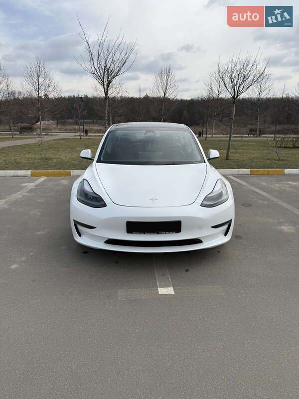 Седан Tesla Model 3 2023 в Києві