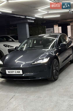 Седан Tesla Model 3 2024 в 