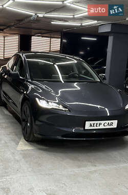 Седан Tesla Model 3 2024 в 