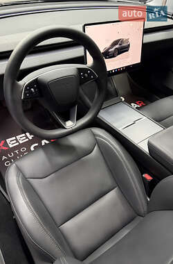 Седан Tesla Model 3 2024 в 