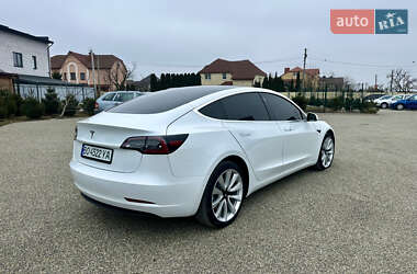 Седан Tesla Model 3 2020 в 