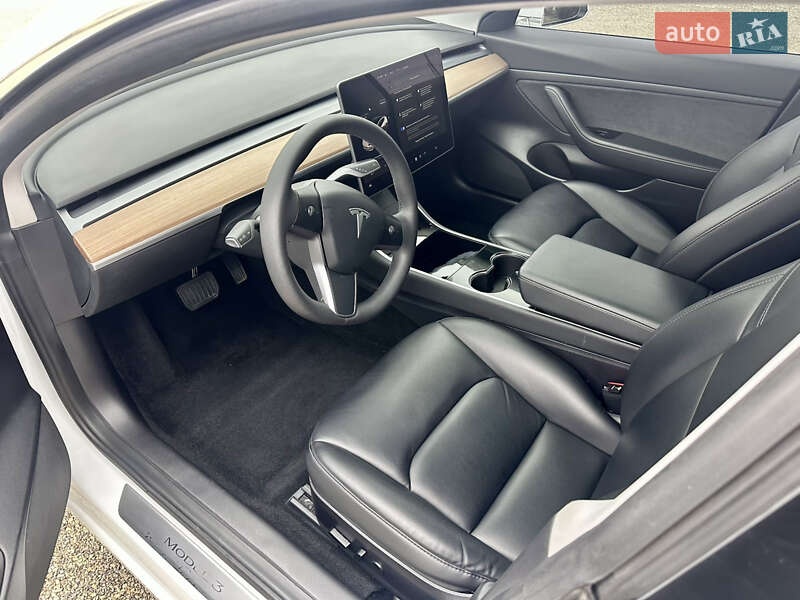 Седан Tesla Model 3 2020 в Тернополе
