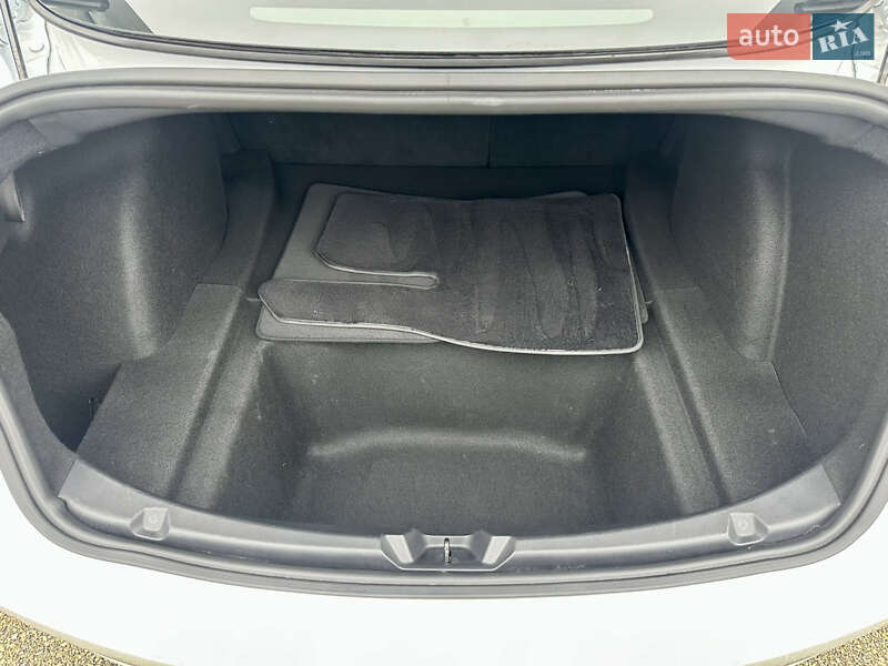 Седан Tesla Model 3 2020 в Тернополе