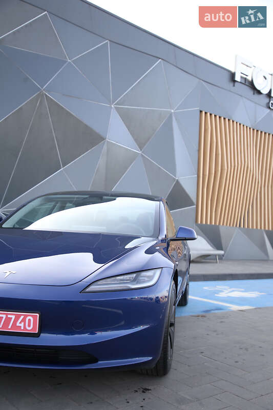 Седан Tesla Model 3 2024 в Луцке