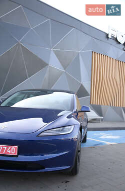 Седан Tesla Model 3 2024 в 