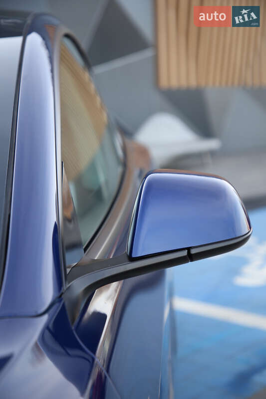 Седан Tesla Model 3 2024 в Луцке