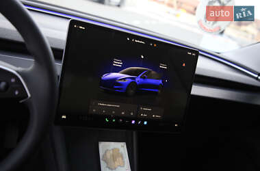 Седан Tesla Model 3 2024 в 