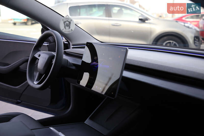 Седан Tesla Model 3 2024 в Луцке