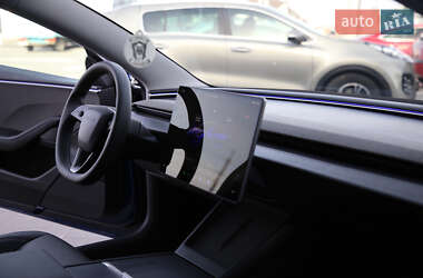 Седан Tesla Model 3 2024 в 