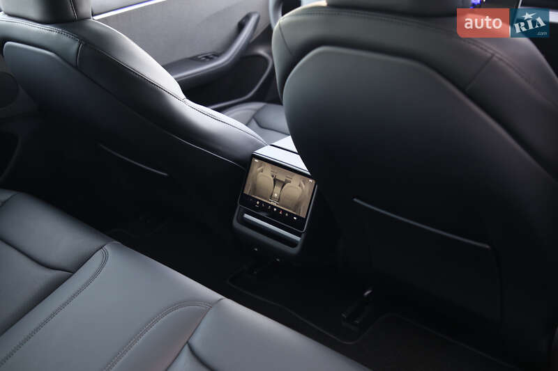 Седан Tesla Model 3 2024 в Луцке