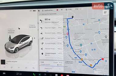 Седан Tesla Model 3 2022 в 
