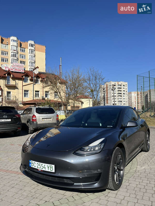 Седан Tesla Model 3 2018 в Львове