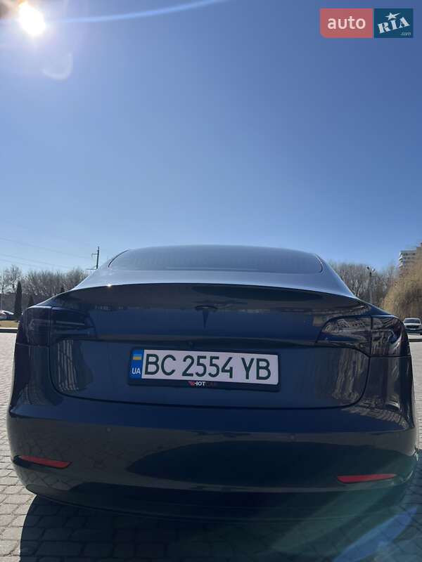 Седан Tesla Model 3 2018 в Львове