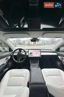 Седан Tesla Model 3 2021 в 