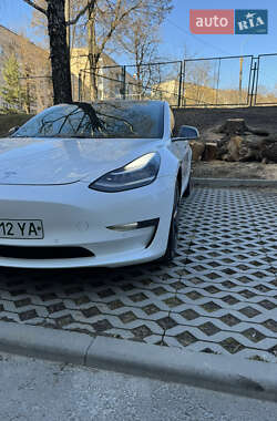Седан Tesla Model 3 2020 в 