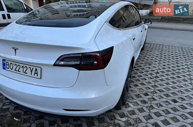 Седан Tesla Model 3 2020 в 