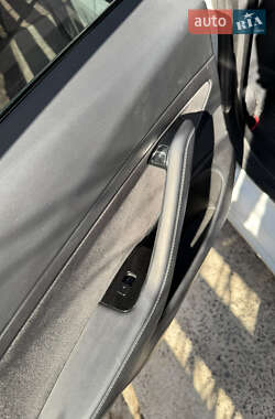 Седан Tesla Model 3 2020 в 