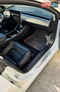 Седан Tesla Model 3 2020 в 
