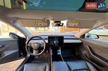 Седан Tesla Model 3 2019 в Чернівцях