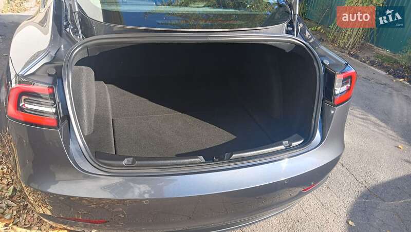 Седан Tesla Model 3 2019 в Києві