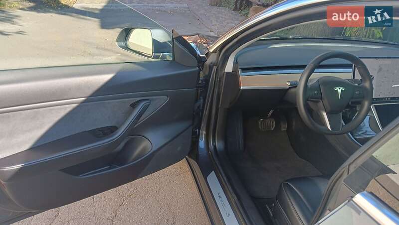 Седан Tesla Model 3 2019 в Києві