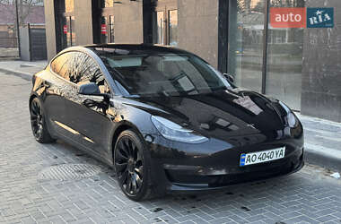 Седан Tesla Model 3 2018 в Ужгороді