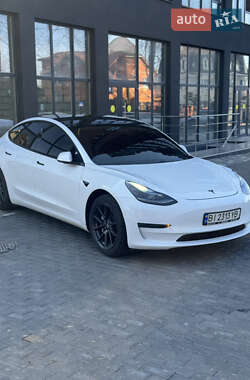 Седан Tesla Model 3 2021 в 