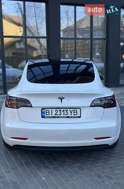 Седан Tesla Model 3 2021 в 