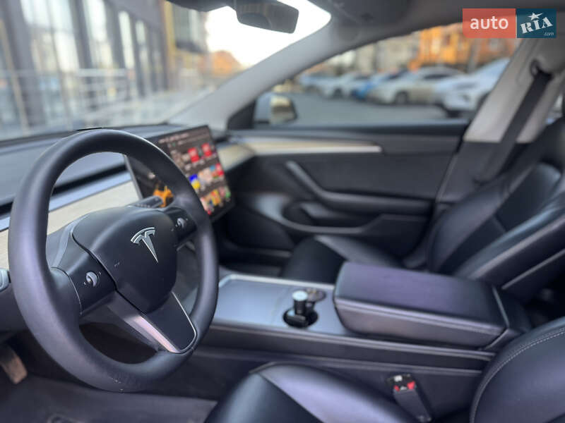Седан Tesla Model 3 2021 в Полтаві