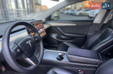 Седан Tesla Model 3 2021 в 